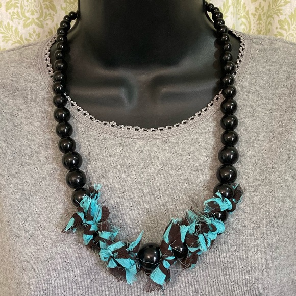 Bead and fabric necklace - Picture 1 of 4